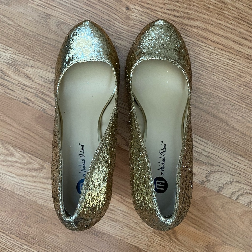 Gold sparkly heels! - Picture 2 of 6